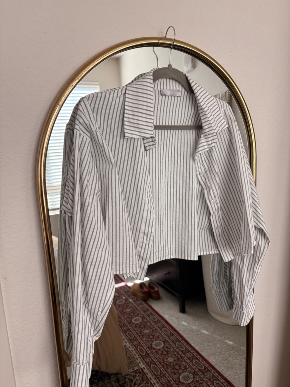 Striped Cropped Button-Down Shirt in White and Gray